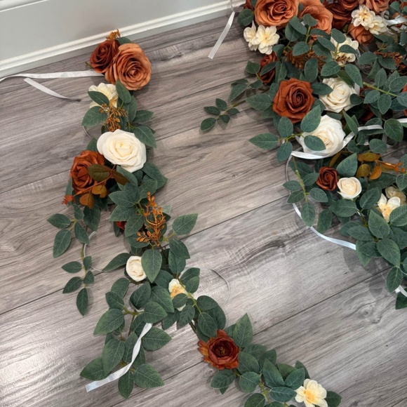 8 Terracotta Garland Chair Flowers - Picture 2 of 3
